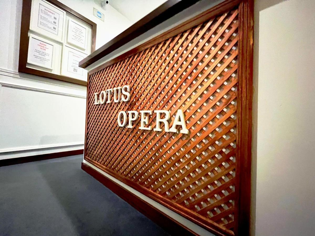 Lotus Opera House Hotel Madrid Exterior photo